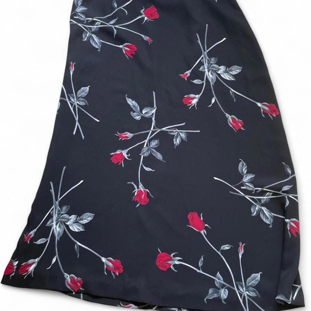 Black floral midi/maxi skirt with red roses #floralskirt